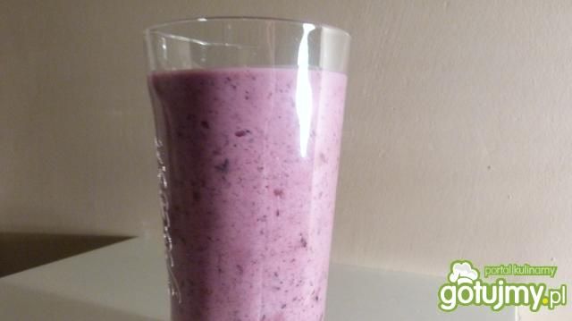 Koktajl z czerwonych owoców z dodatkami