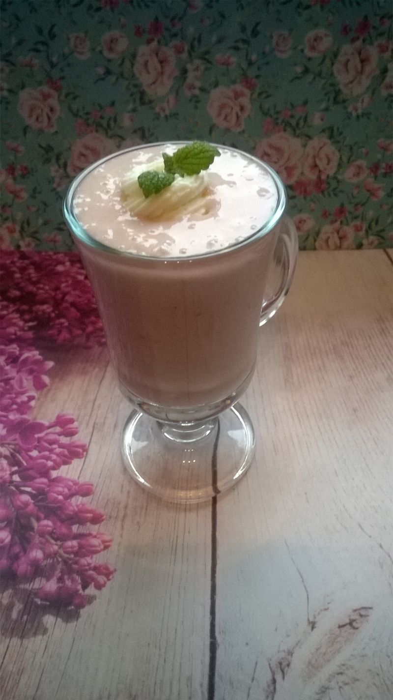 Koktajl z dżemem truskawkowym Koktajl z dżemem truskawkowym