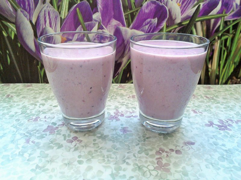 Koktajl z dżemem z czarnej porzeczki