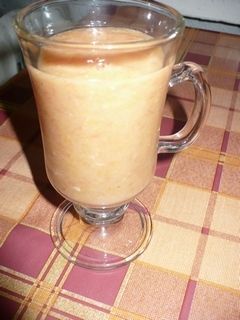 Koktajl z grejpfrutem, bananem i pomarańczom Koktajl z grejpfrutem, bananem i pomarańczom