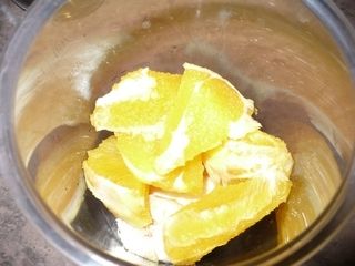 Koktajl z grejpfrutem, bananem i pomarańczom