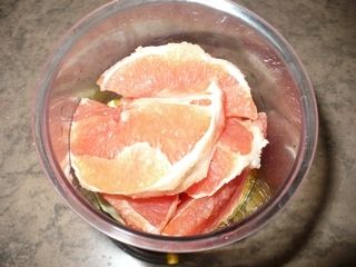 Koktajl z grejpfrutem, bananem i pomarańczom