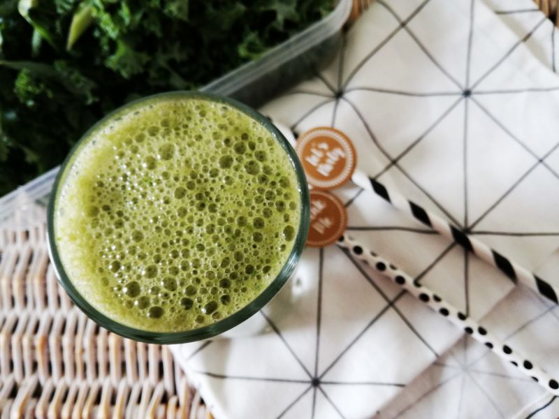 Koktajl z jarmużem i młodym jęczmieniem