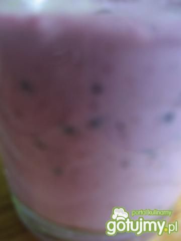 koktajl z kefiru i jagód leśnych  koktajl z kefiru i jagód leśnych