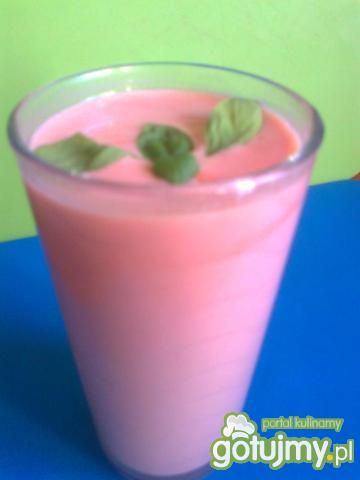 Koktajl z kefiru i soku pomidorowego  Koktajl z kefiru i soku pomidorowego