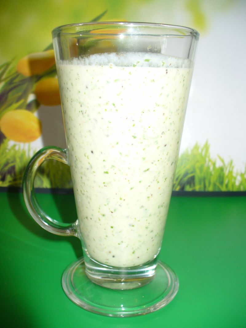 Koktajl z kiwi i natki pietruszki Koktajl z kiwi i natki pietruszki