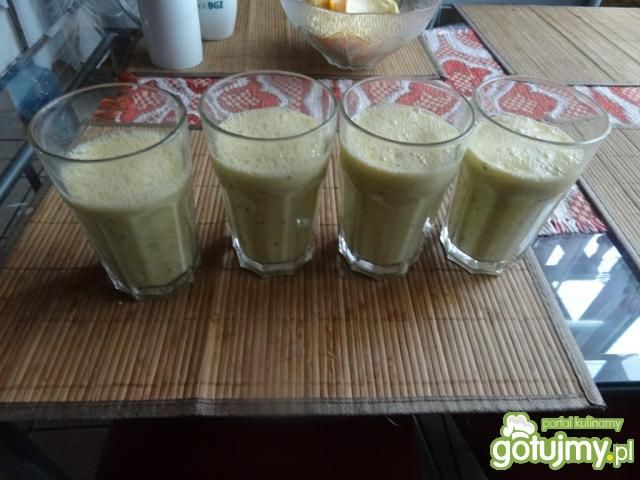 Koktajl z kiwi i pomarańczą