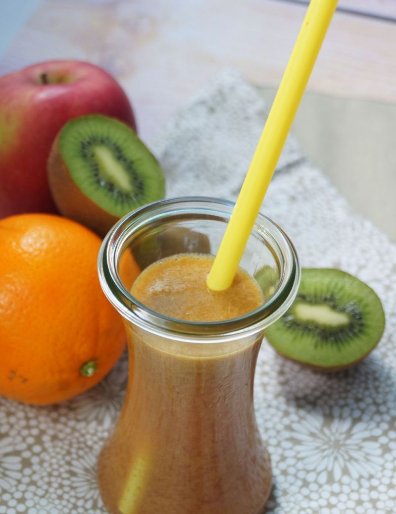 Koktajl z kiwi pomarańczy i jabłka   Koktajl z kiwi pomarańczy i jabłka