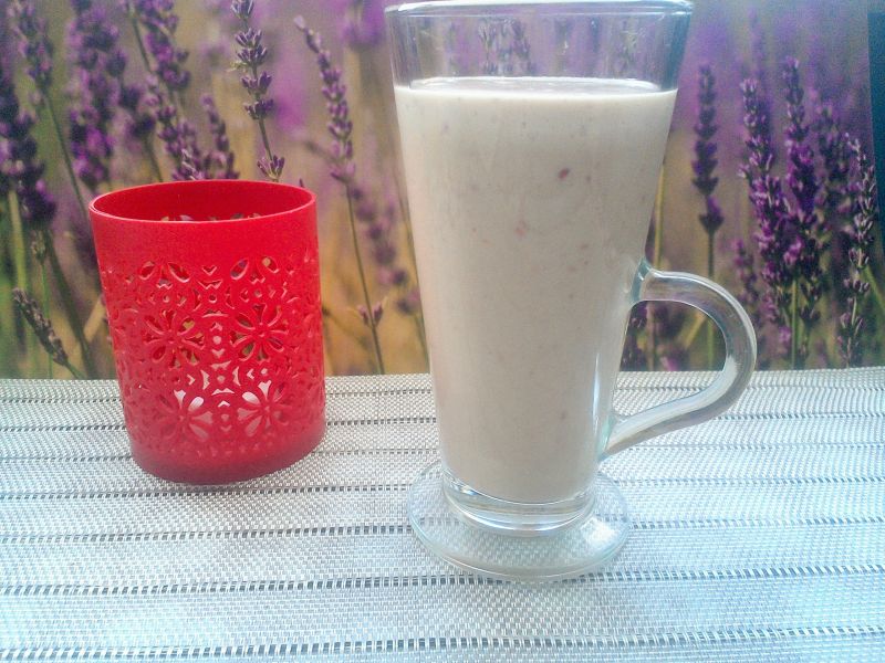 Koktajl z liofilizowaną maliną