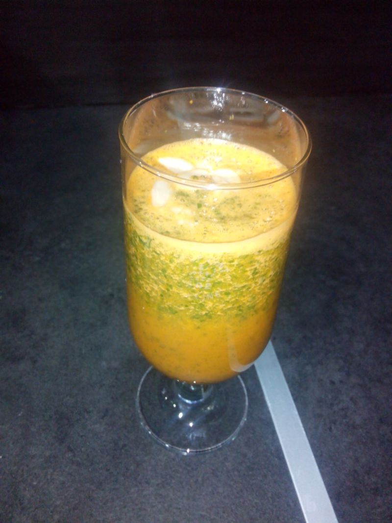 Koktajl z marchwi i szpinaku Koktajl z marchwi i szpinaku