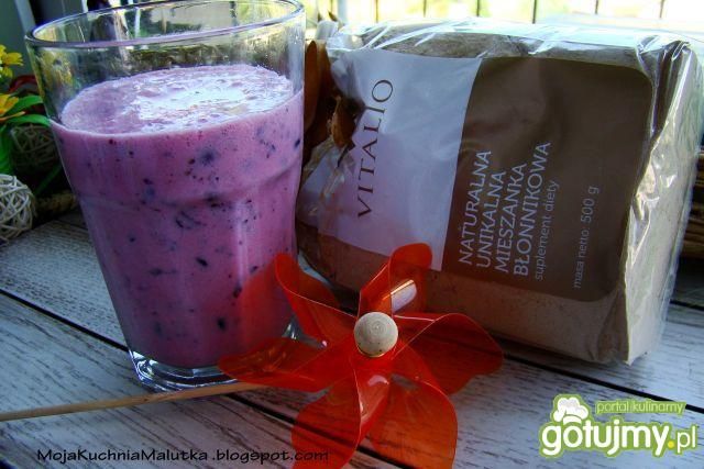 Koktajl z papierówek i owoców leśnych 