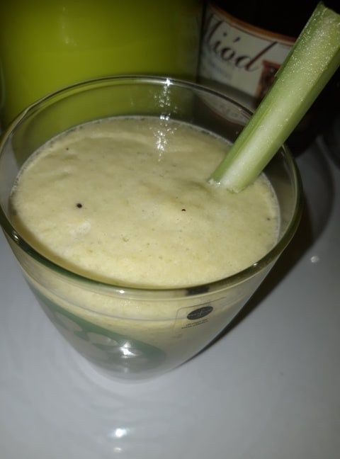 Koktajl z selera i kiwi Koktajl z selera i kiwi