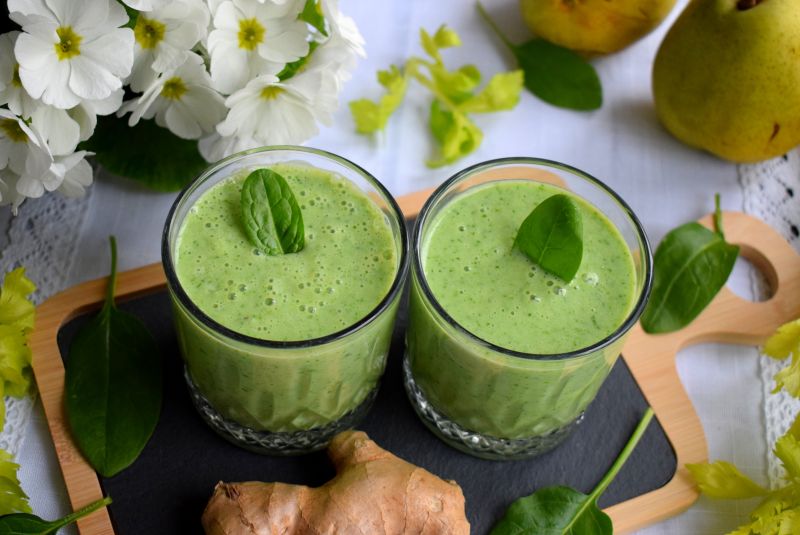 Koktajl z selerem naciowym, gruszką i szpinakiem