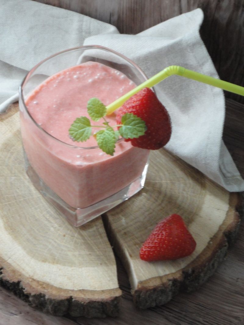 Koktajl z truskawek i rabarbaru