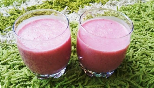 Koktajl z truskawek z dodatkiem banana Koktajl z truskawek z dodatkiem banana