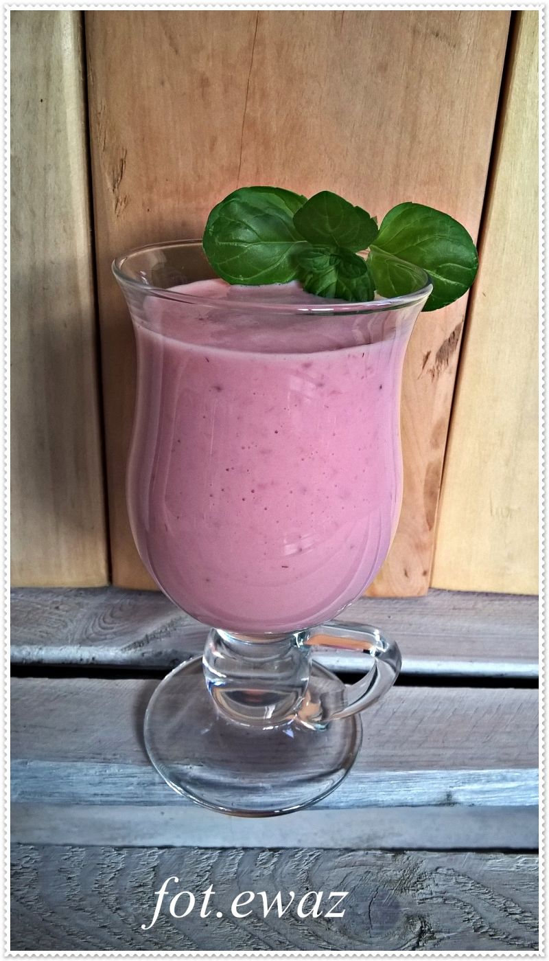 Koktajl z truskawkami i nektarynkami Koktajl z truskawkami i nektarynkami