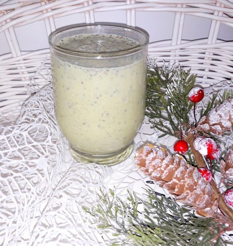 Koktajl z zieloną herbatą matcha i nasionami chia Koktajl z zieloną herbatą matcha i nasionami chia