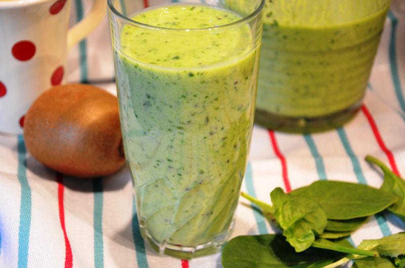 Koktajl ze szpinakiem kiwi i bananem  Koktajl ze szpinakiem kiwi i bananem