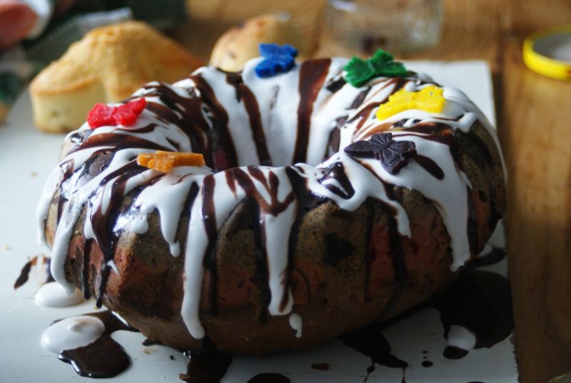 Kolorowa babka na białkach Kolorowa babka na białkach