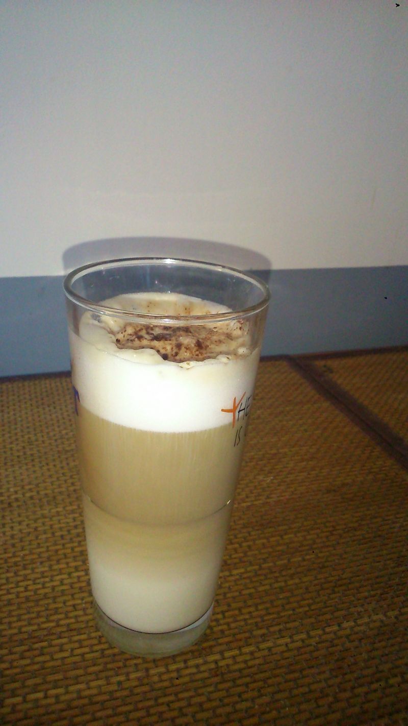 Kolorowa kawa latte Kolorowa kawa latte