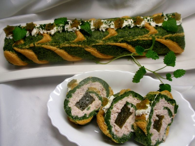 Kolorowa rolada szpinakowa Kolorowa rolada szpinakowa