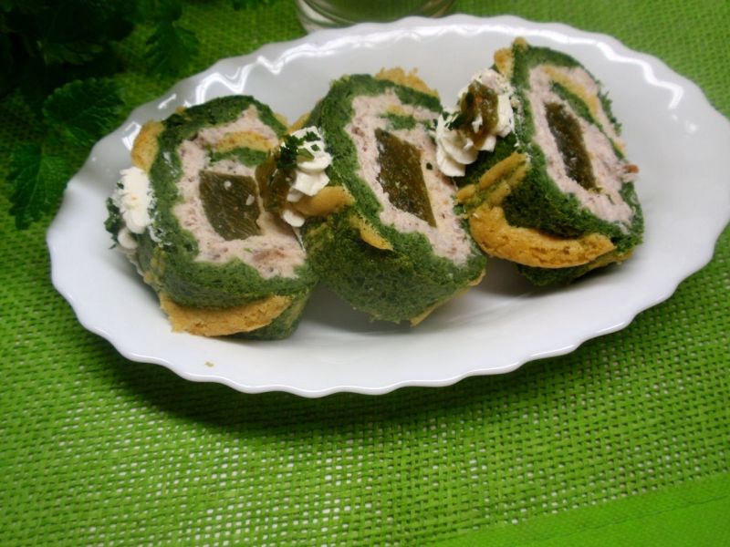 Kolorowa rolada szpinakowa Kolorowa rolada szpinakowa