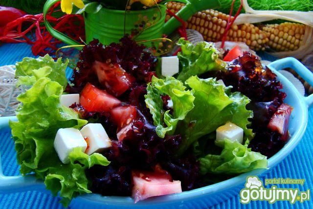 Kolorowa sałata z serem patros  Kolorowa sałata z serem patros