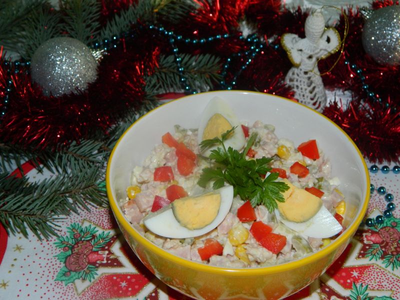 Kolorowa sałatka Bożonarodzeniowa