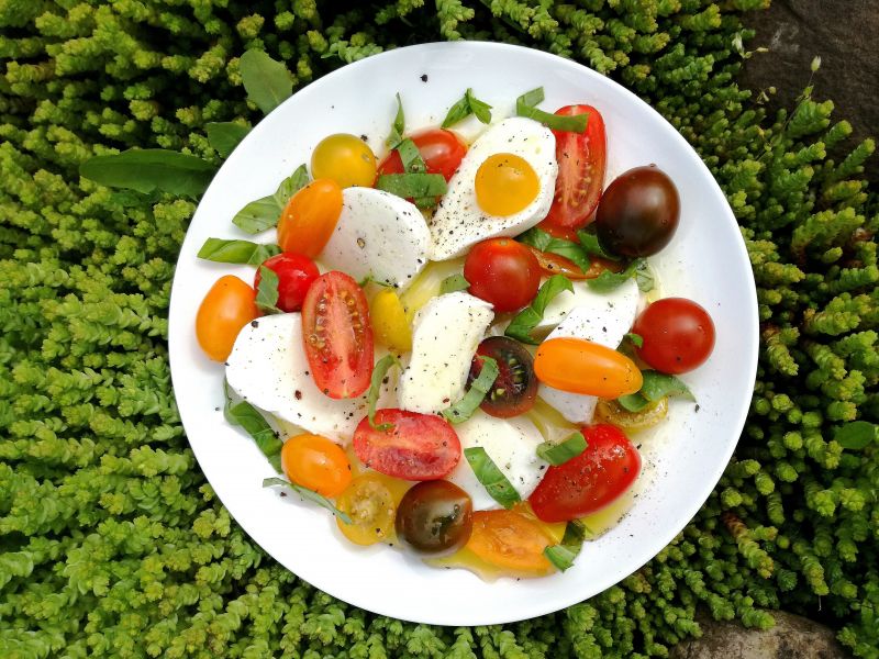 Kolorowa sałatka caprese Kolorowa sałatka caprese