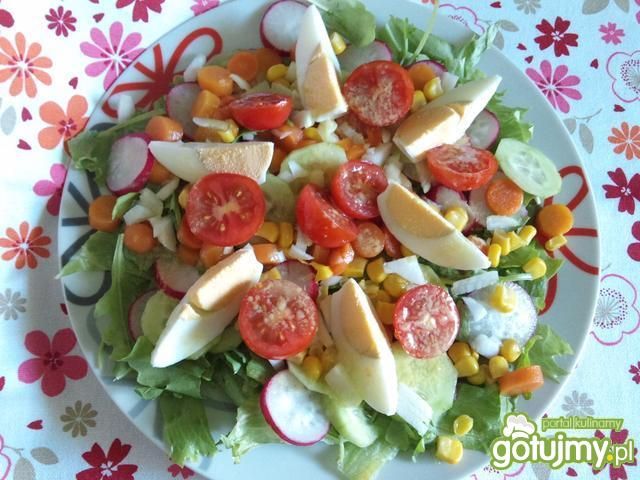 Kolorowa sałatka na letni obiad Kolorowa sałatka na letni obiad
