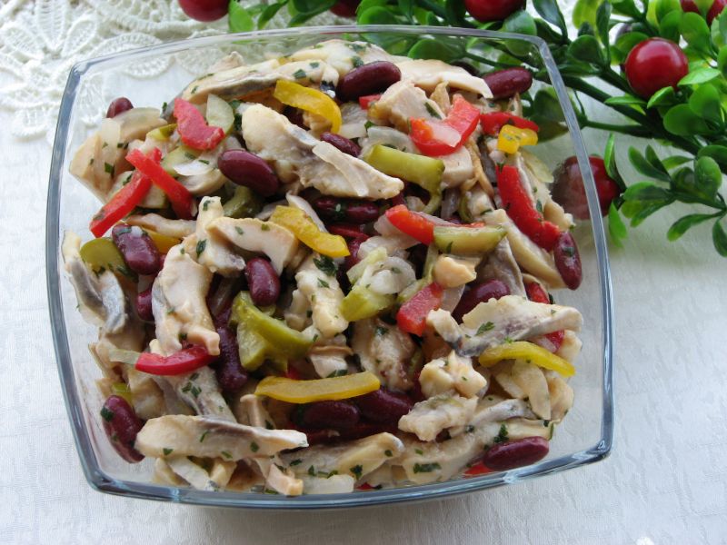 Kolorowa sałatka śledziowa