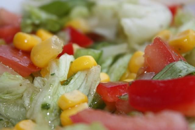 Kolorowa sałatka z azjatycką nutą