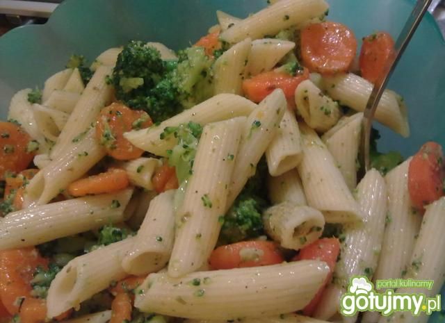 Kolorowa sałatka z brukułów Kolorowa sałatka z brukułów