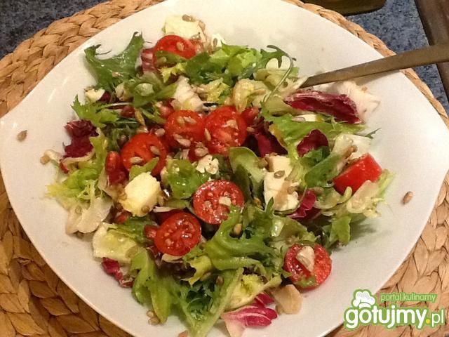 Kolorowa sałatka z granatem