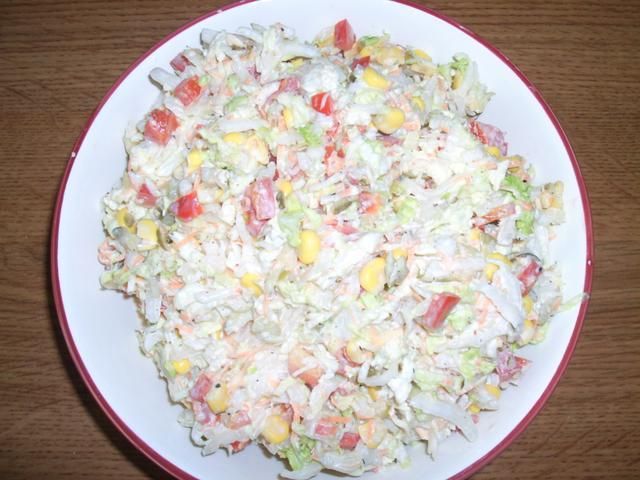 Kolorowa sałatka z kapusty pekińskiej Kolorowa sałatka z kapusty pekińskiej