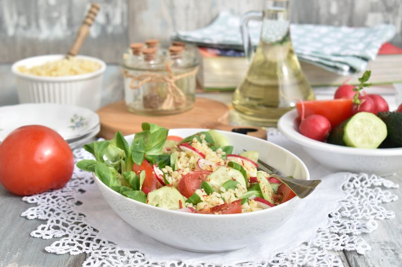 Kolorowa sałatka z kaszą bulgur Kolorowa sałatka z kaszą bulgur