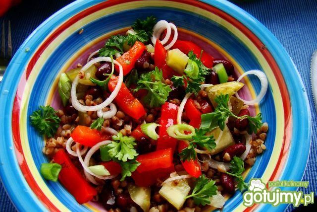 Kolorowa sałatka  z kaszy 