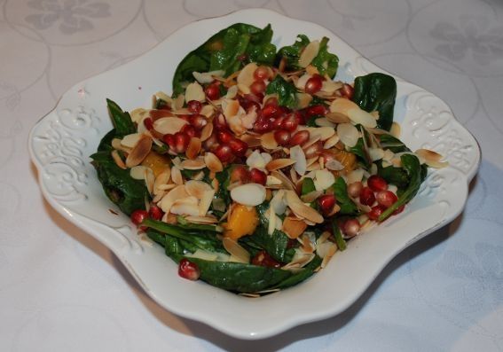 Kolorowa sałatka z mango i szpinakiem