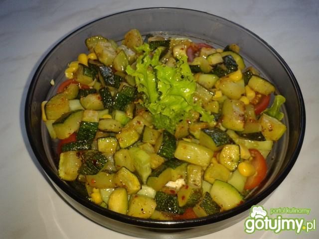 Kolorowa sałatka z mozzarellą Kolorowa sałatka z mozzarellą