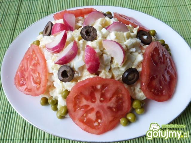 Kolorowa sałatka z sosem czosnkowym Kolorowa sałatka z sosem czosnkowym