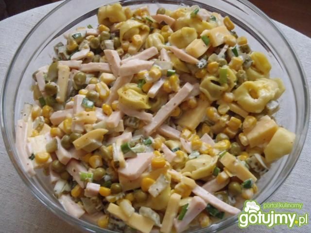 Kolorowa sałatka z tortellini