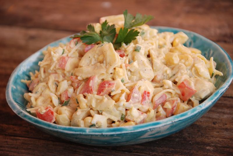 Kolorowa sałatka z tortellini