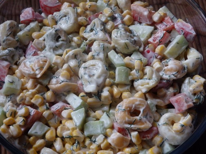 Kolorowa sałatka z tortellini  Kolorowa sałatka z tortellini