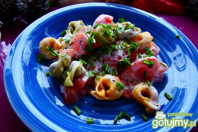 Kolorowa sałatka z tortellini 