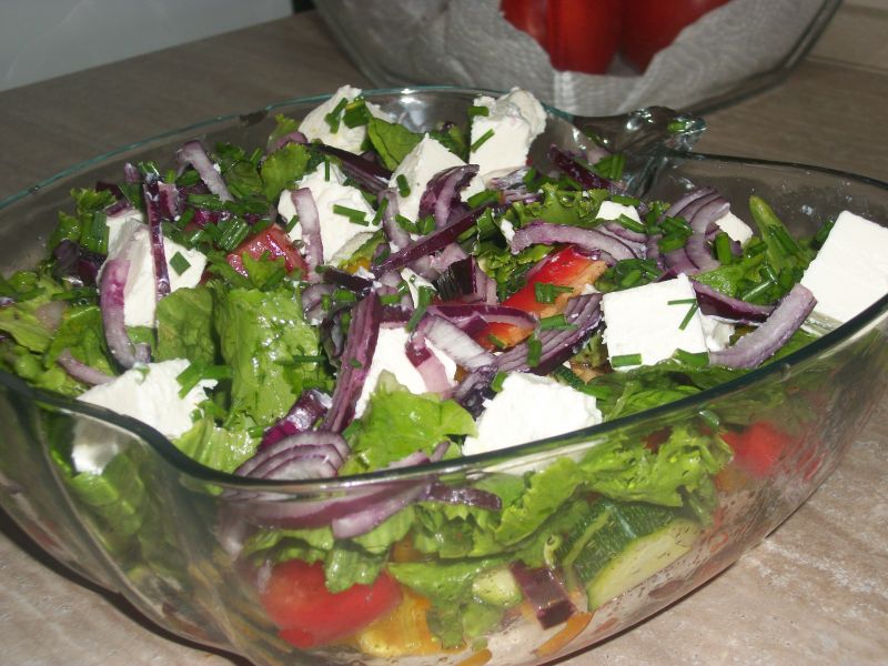 Kolorowa surówka z fetą Kolorowa surówka z fetą