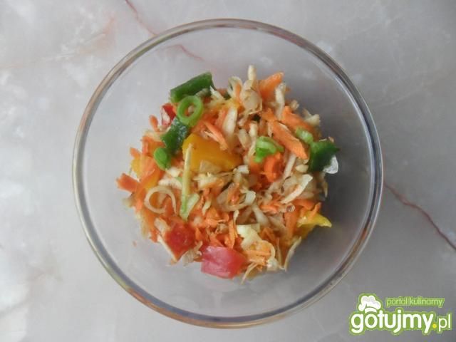 Kolorowa surówka z papryki i marchewki