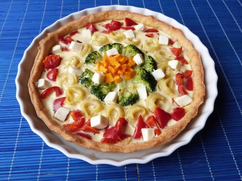 Kolorowa tarta z warzywami