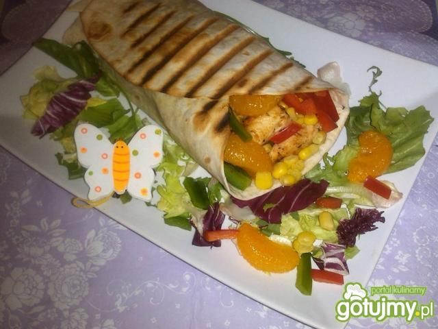 Kolorowa tortilla z mandarynką z grilla Kolorowa tortilla z mandarynką z grilla