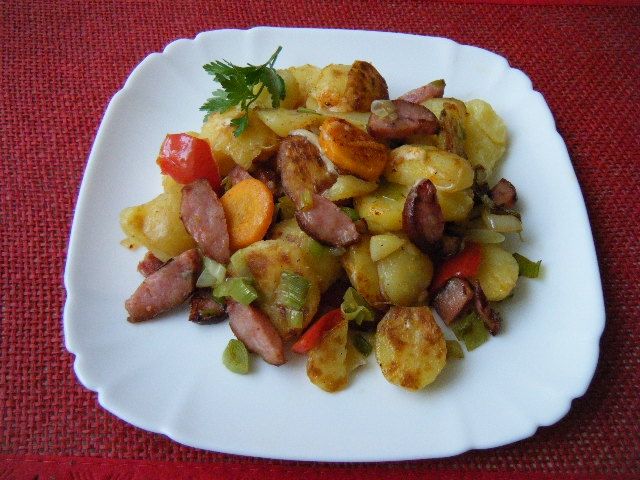 Kolorowa zapiekanka z ziemniaków 