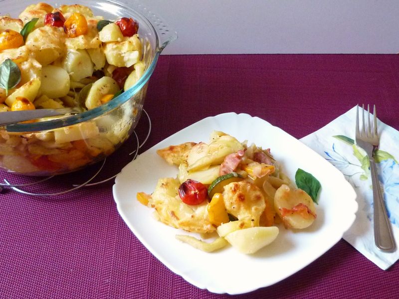 Kolorowa zapiekanka ziemniaczana